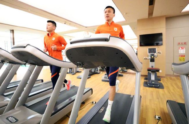 罗梅乌表示：“这是艰难的几周，但就像我们足球运动员以前已经经历过的那样，我们会尽力做到最好。